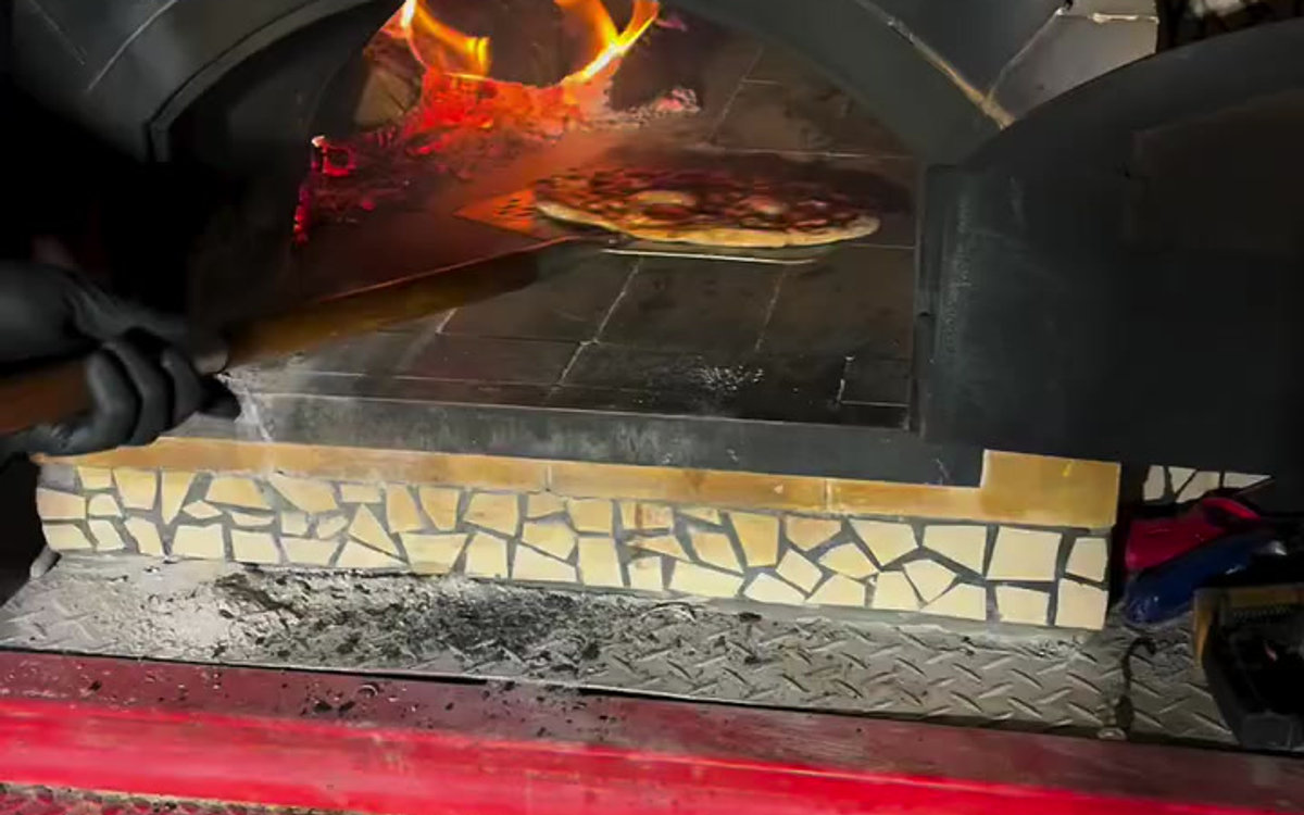 Wood-fired pizza cooking in the Il Mio Amore oven